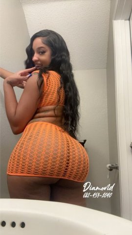 Queens SlimThick Ebony Escort — Pretty Face & Curvy Body - 1