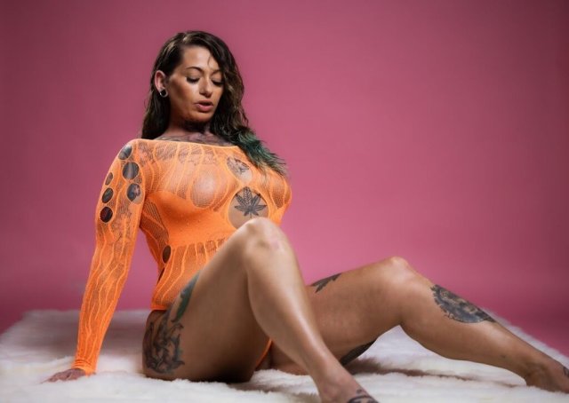 Snowbunny Companion in Denver, CO (Curvy & Sweet) — Indica - 1