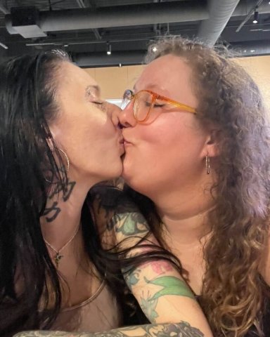 Visalia CA Female Escort — 2 Girls, Incall, Outcall & Cardate - 1