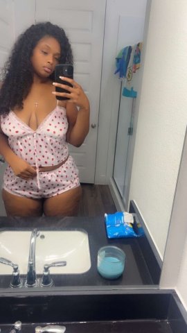 Denton TX Female Escort — curvy build - 1