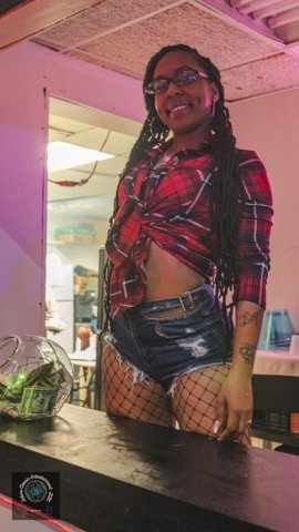 Chesapeake VA Female Escort — Slim-Thick 5'3 - 1