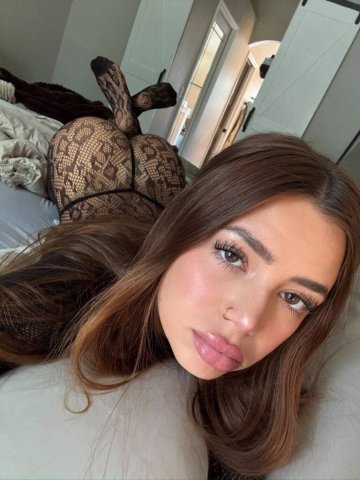 Elko Female Escort — hosting + oral (blowjob, kissing, 69) for a few days - 1