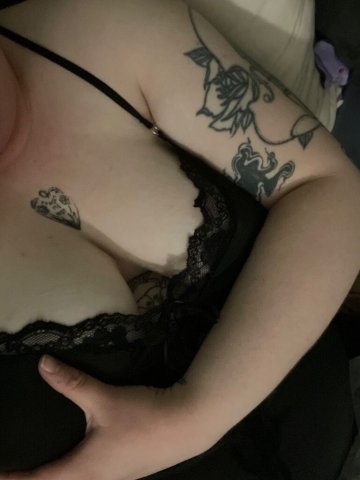 Milwaukee Goth Escort — Thick, Tattooed, Pierced In-Call - 1
