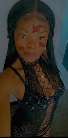 Petite Female Escort in Nashville — upscale, gentlemen-only fun - 1