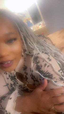 Flower (4'10) — discreet female escort for roleplay & worship in East Idaho - 1