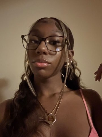 Springfield IL Female Escort — Small & Thick (19) - 1