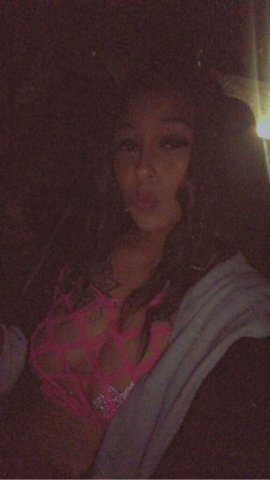 Seattle Female Escort — Petite Curvy Caramel Smooth Look - 1