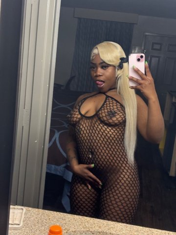 Smiley Female Escort for Outcalls — Talk Quick, Not Slick - 1