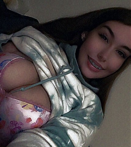 Classy white college girl — incall & outcall (cash only) - 1