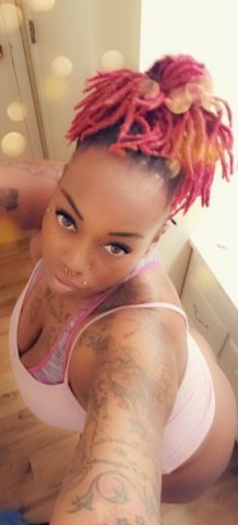 Des Moines Host Female Escort — Tight Pussy, Head Game - 1