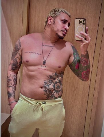 Latino fogozo 🔥9 inches potente sabro y complaciente vive conmigo las mejores experincias - 1