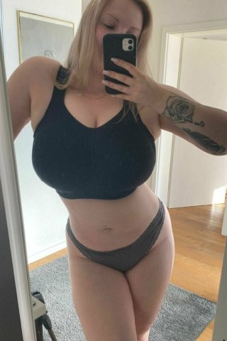 Hot Mom Female Escort in Fort Smith — Incall, Outcall & Carplay - 1