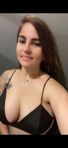 Curvy Cuban Woman Escort — Raleigh-Durham - 1