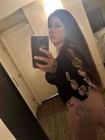 Kansas City, MO Busty Babe Escort — 2 Girls Session & Daily OF Content - 1