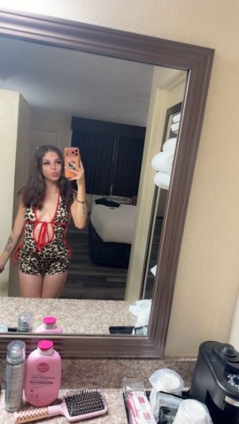 Sacramento CA Female Escort — Facetimes & Meetups - 1