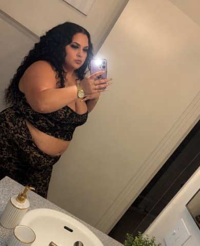 Mia (24) — Elegant upscale companionship with private appointments - 1