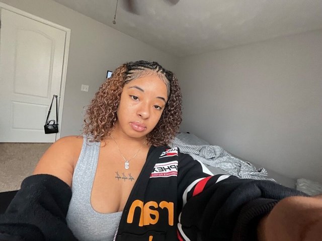 Norfolk VA In-Call Female Escort — Mini Stallion Incalls Today - 1