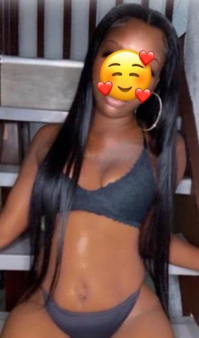 San Fernando Valley Female Escort — In/Outcall, Petite & Discreet - 1