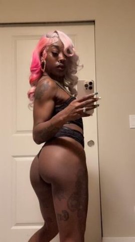 Petite Curvy Female Escort in Seattle — Raven for Outcalls - 1