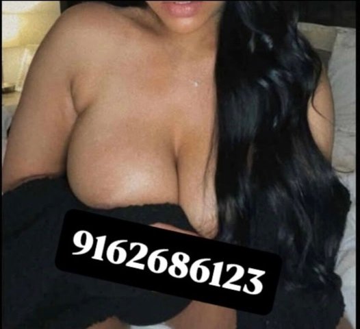 Eliza — Mature, Discreet Female Escort (Extended Sessions & Overnights) - 1