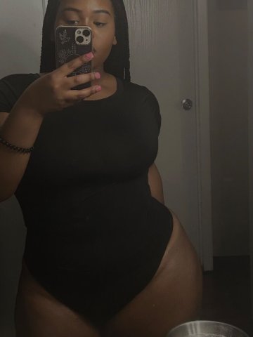 St. Louis BBW Curvy Female Escort — Outcalls & Incalls (Before 1am Deals) - 1