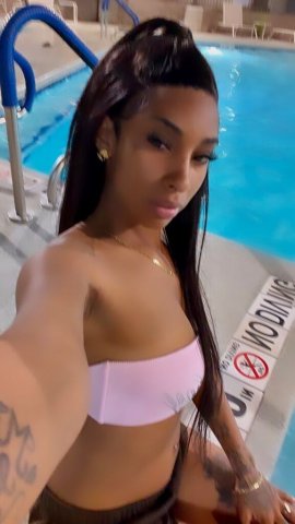 Chill Newcomer Escort — Incall & Outcall, No Drama - 1