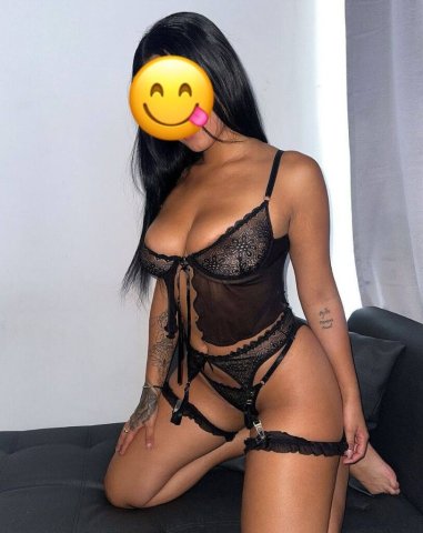Latina joven coqueta con lindo cuerpo (fotos reales) - 1
