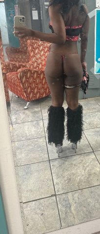 Petite girl — outcalls only (22) - 1