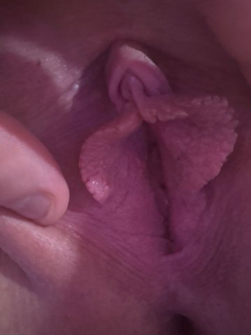 Pink pussy tight wet — discreet bisexual F/M couple, condoms only (Philadelphia) - 1