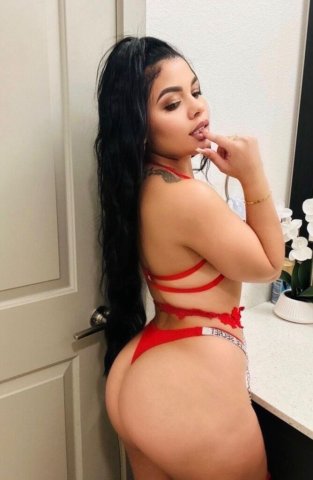 Latina 25 — Sexy Curvy Escort Visiting Roswell/Carlsbad - 1