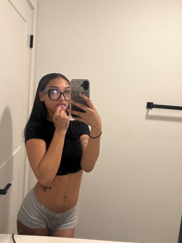 Petite lightskin escort in Los Angeles (incall available) - 1