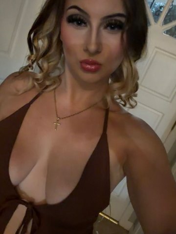 Kitty — slim thick, tight & white escort (discreet, upscale) - 1