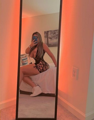 Nichole — Blond Colombian Escort in Stamford, CT (In-Calls & Cash Only) - 1