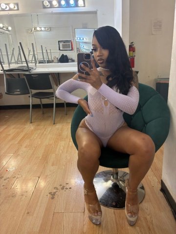 Chicago Female Escort — Outcalls - 1