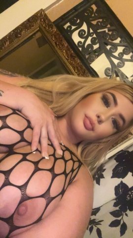 Blonde curvy escort in downtown Kansas City — incall, outcall, massage - 1