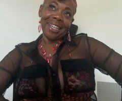 Chicago escorts - Cougar Town hangout with Jazzy Joe — Chicago IL