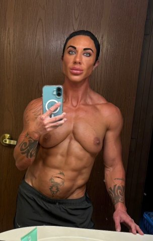 Female Bodybuilder (43) — OnlyFans + Video Calls - 1