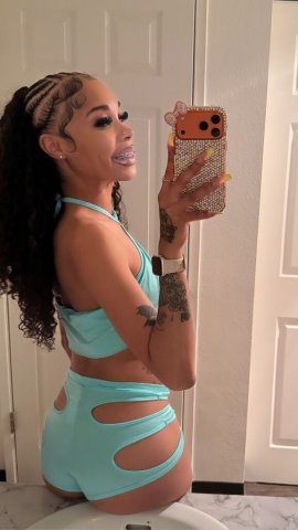 Petite Queen — 5’4” Tacoma Incall (Federal Way) | Verified Domme - 1