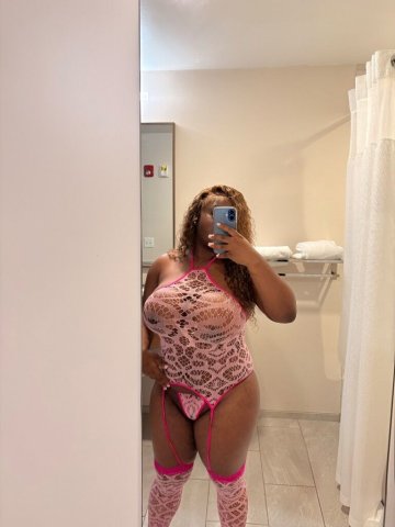 Fayetteville AR Woman Escort - 1