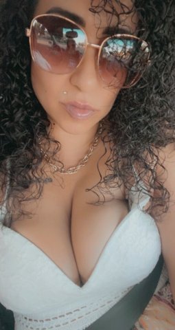 Sacramento Female Escort — In-call solo & doubles specials - 1