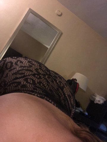 Elegant 21-Year-Old Curvy Female Escort — 24/7 In-Call & Outcall - 1