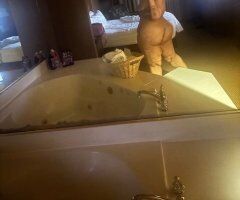 St. Louis escorts - Incalls in O’Fallon, Illinois — Tall Thicc Mulatto Escort (Wet & Wild)