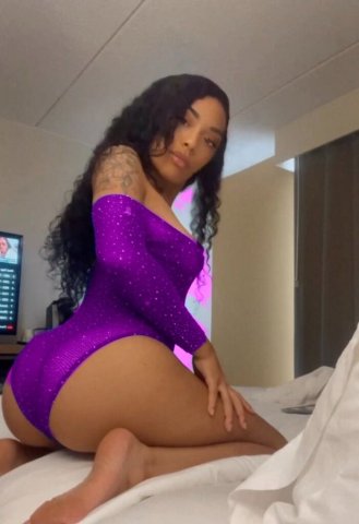 Petite South Jersey Female Escort — incalls, massages, and foot-fetish shows - 1