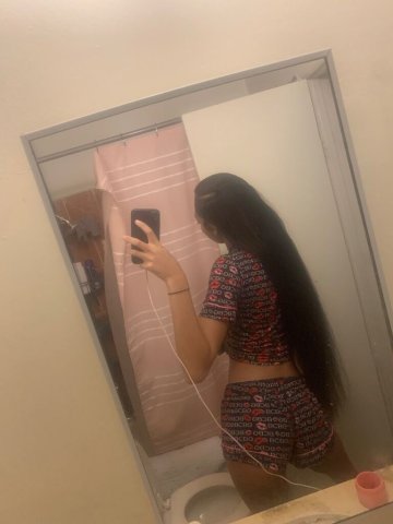 Inland Empire Female Escort — Spontaneous Squirt & Deep Throat Services - 1