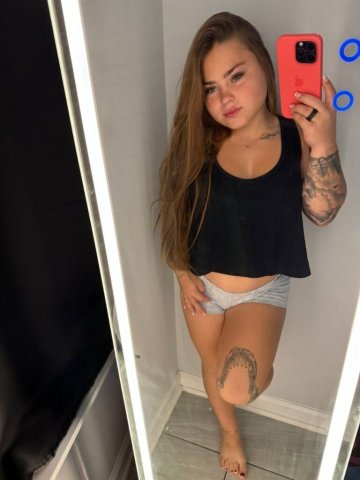 Chicago Female Escort — In-call & Out-call Sex, Gangbang, Car Date - 1