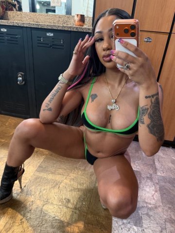 Naomi — Concord Outcall Female Escort (Fetish Friendly) - 1