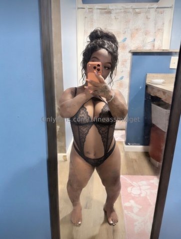4'3" Midget/Dwarf Escort — Short Stay - 1