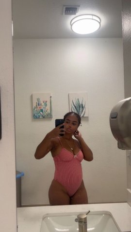 Quad Cities Female Escort — 4'11, 120 lbs, “real fun size” - 1