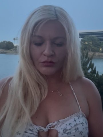 Blonde Southern Belle Escort — Monterey, CA (Face Time & Content) - 1