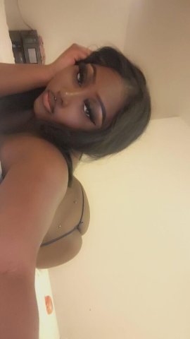 Curvy young Caribbean-style escort (19) in Bakersfield — outcalls, BDSM/fetish-friendly - 1